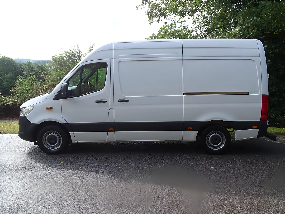 Used 2022 Mercedes Sprinter Progressive White - Interior and Exterior details 4
