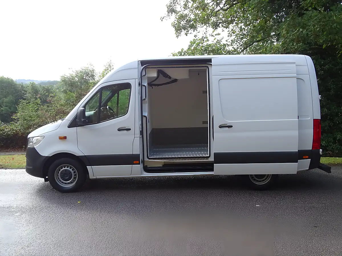 Used 2022 Mercedes Sprinter Progressive White - Interior and Exterior details 7