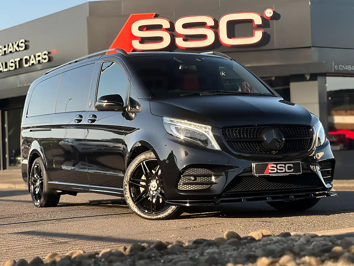Used 2022 Mercedes V220 AMG Line Black - Front View