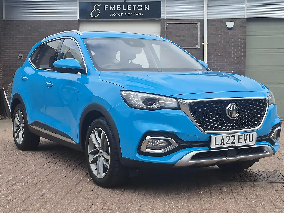 Used 2022 MG Hs Excite Holborn Blue - Front View
