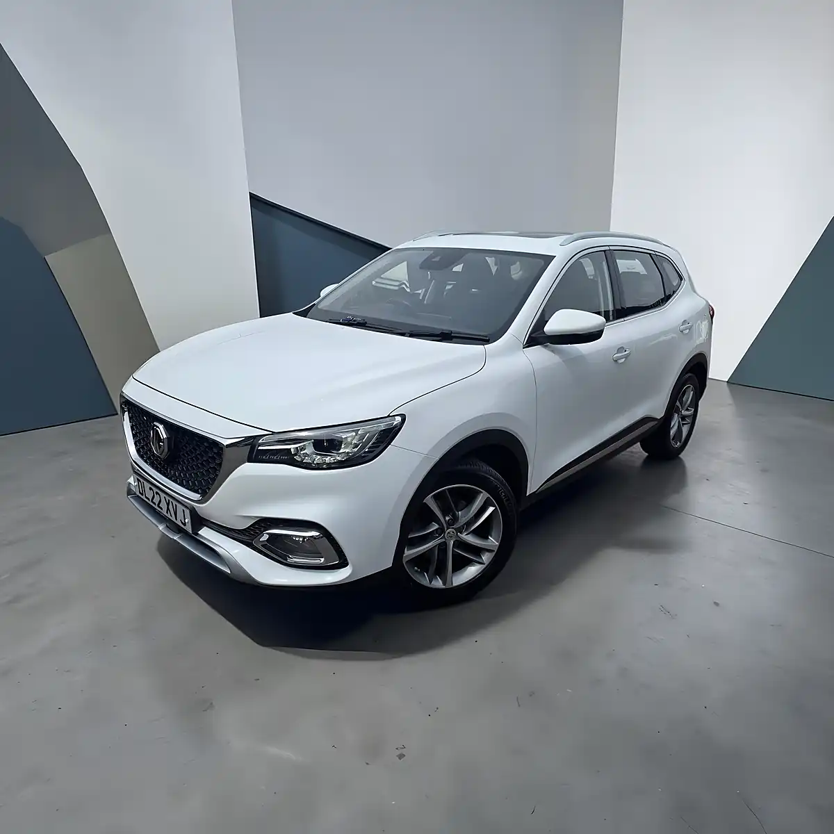 Used 2022 MG Hs Exclusive Arctic White - Front View