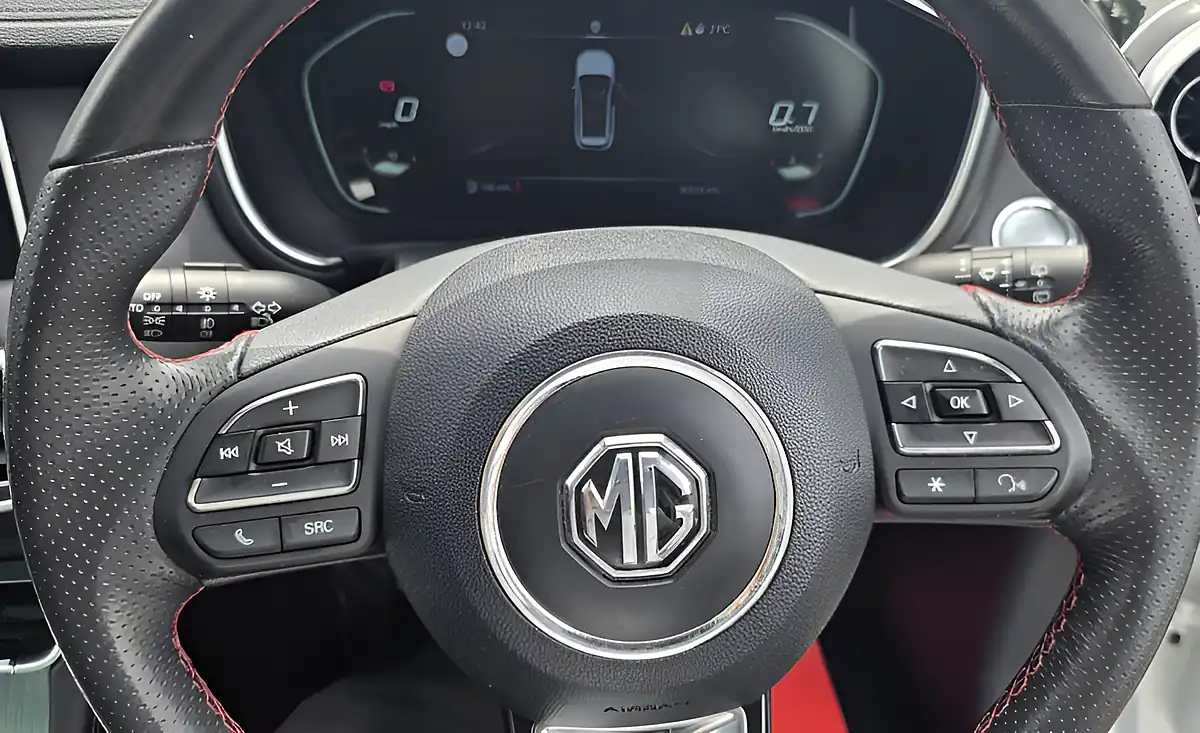 Used 2022 MG Hs Exclusive Arctic White - Interior and Exterior details 13