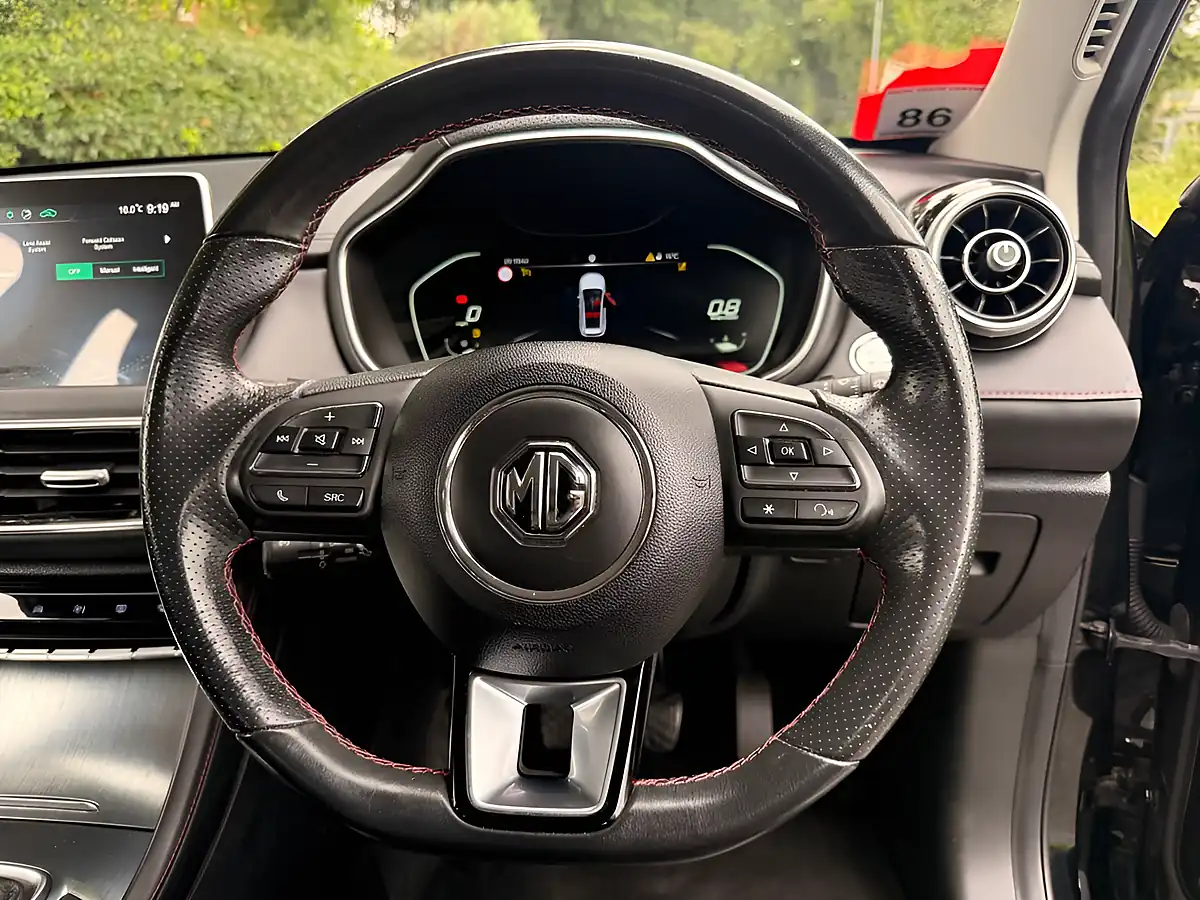 Used 2022 MG MG Hs Excite Black - Interior and Exterior details 13