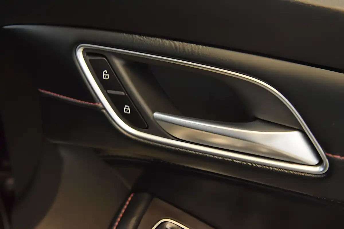 Used 2022 MG MG Hs Excite Black - Interior and Exterior details 15