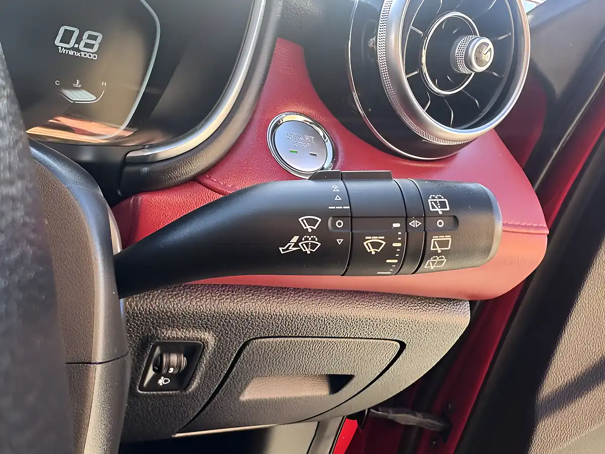 Used 2022 MG MG Hs Exclusive Red - Interior and Exterior details 15
