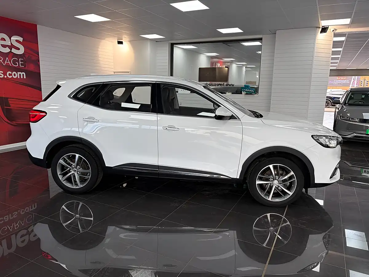 Used 2022 MG MG Hs Exclusive White - Interior and Exterior details 3