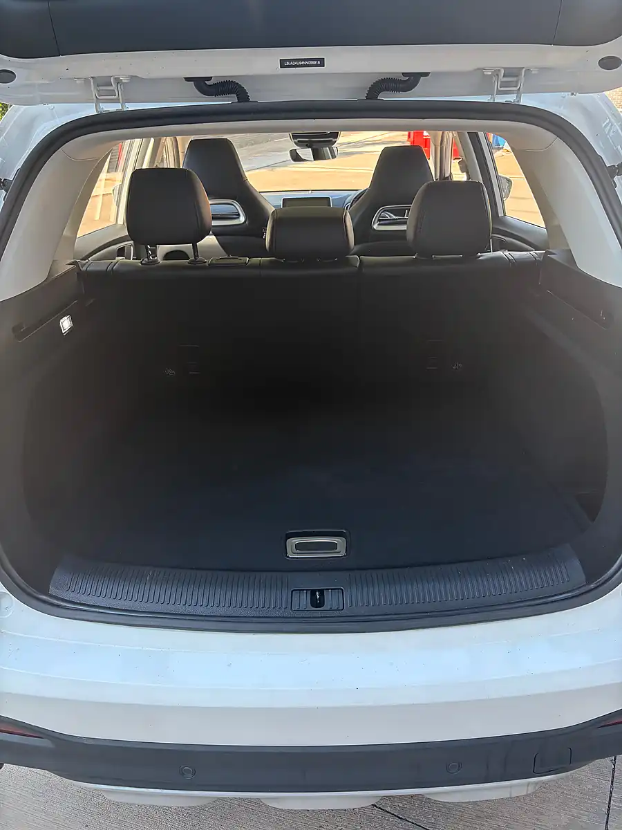 Used 2022 MG MG Hs Exclusive White - Interior and Exterior details 8