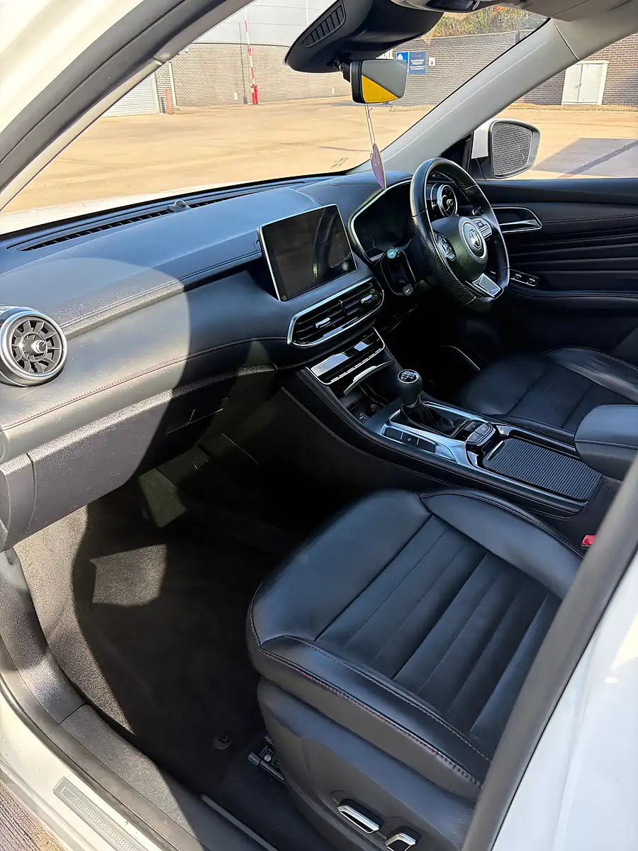 Used 2022 MG MG Hs Exclusive White - Interior and Exterior details 11