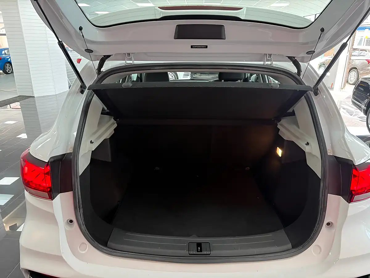Used 2022 MG MG Zs Se White - Interior and Exterior details 11