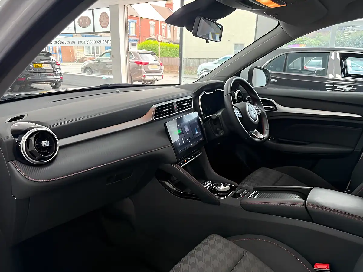 Used 2022 MG MG Zs Se White - Interior and Exterior details 14