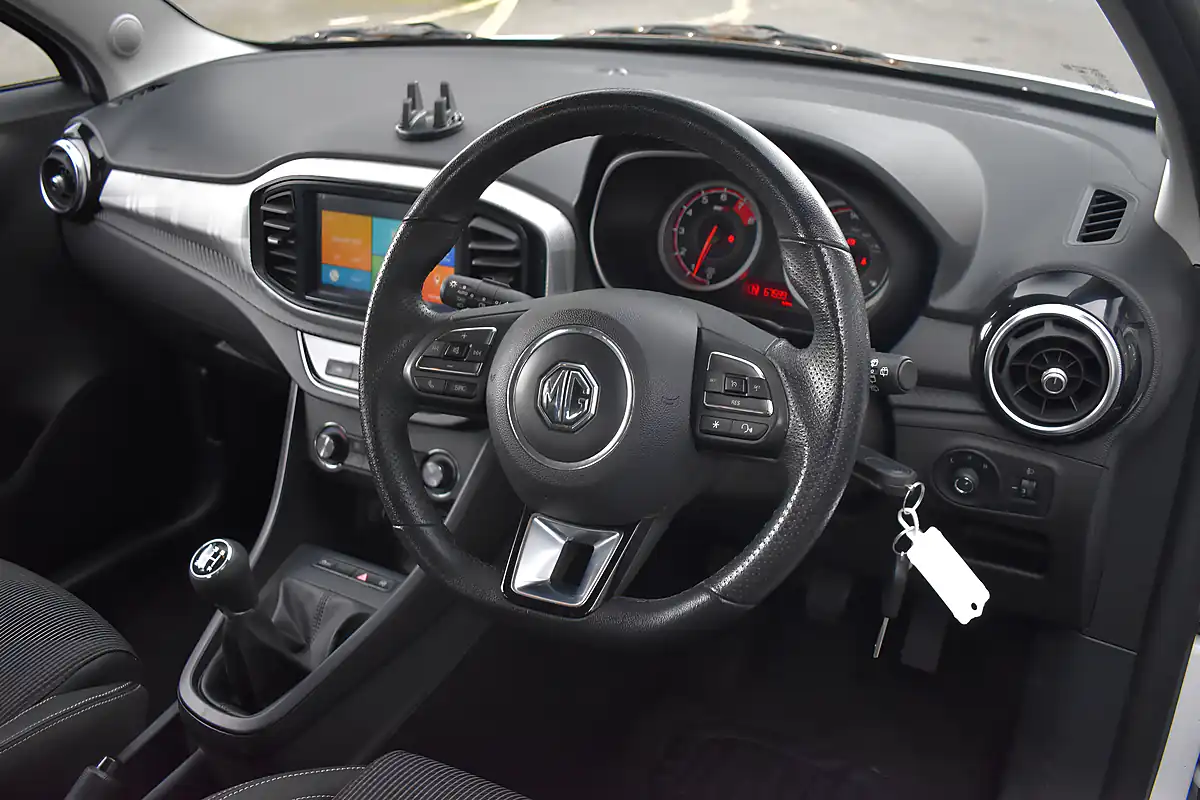Used 2022 MG MG3 Exclusive Nav Arctic White - Interior and Exterior details 8