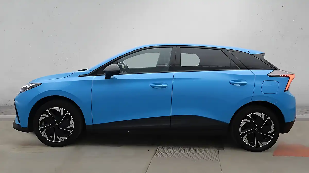 Used 2022 MG MG4 Trophy Long Range Blue - Interior and Exterior details 6