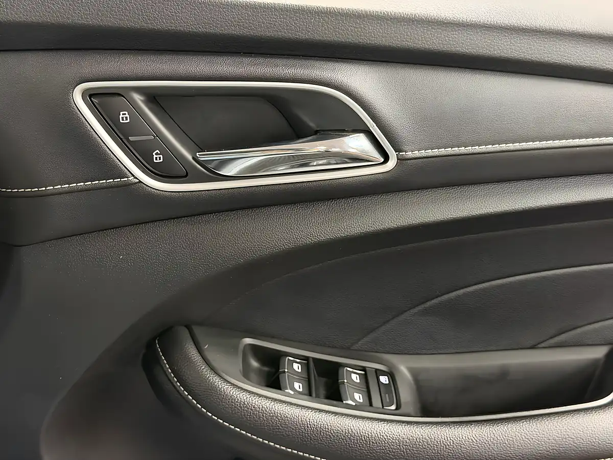 Used 2022 MG Mg5 Excite Long Range Westminster Silver - Interior and Exterior details 15