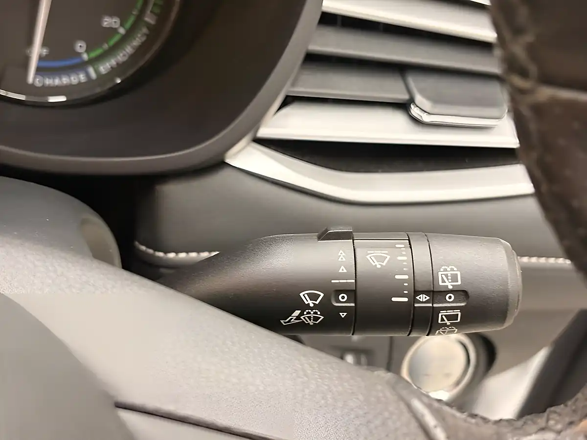 Used 2022 MG MG5 Excite Long Range White - Interior and Exterior details 11