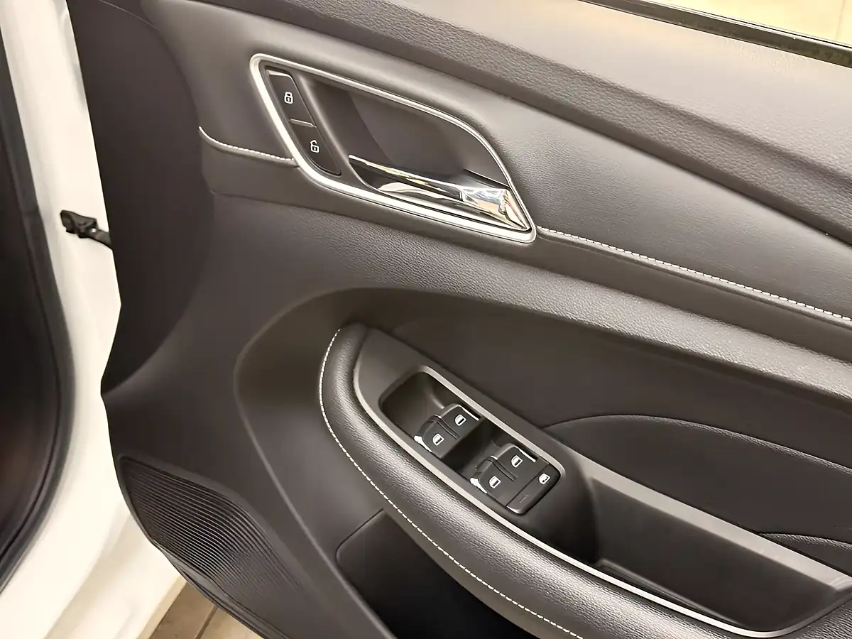 Used 2022 MG MG5 Excite Long Range White - Interior and Exterior details 12