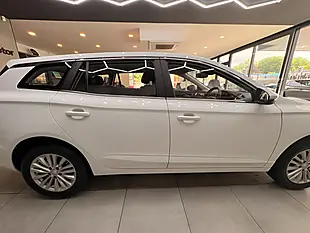 Used 2022 MG MG5 Excite Long Range White - Interior and Exterior details 8