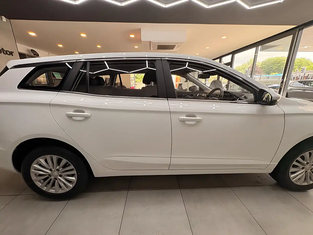 Used 2022 MG MG5 Excite Long Range White - Interior and Exterior details 8