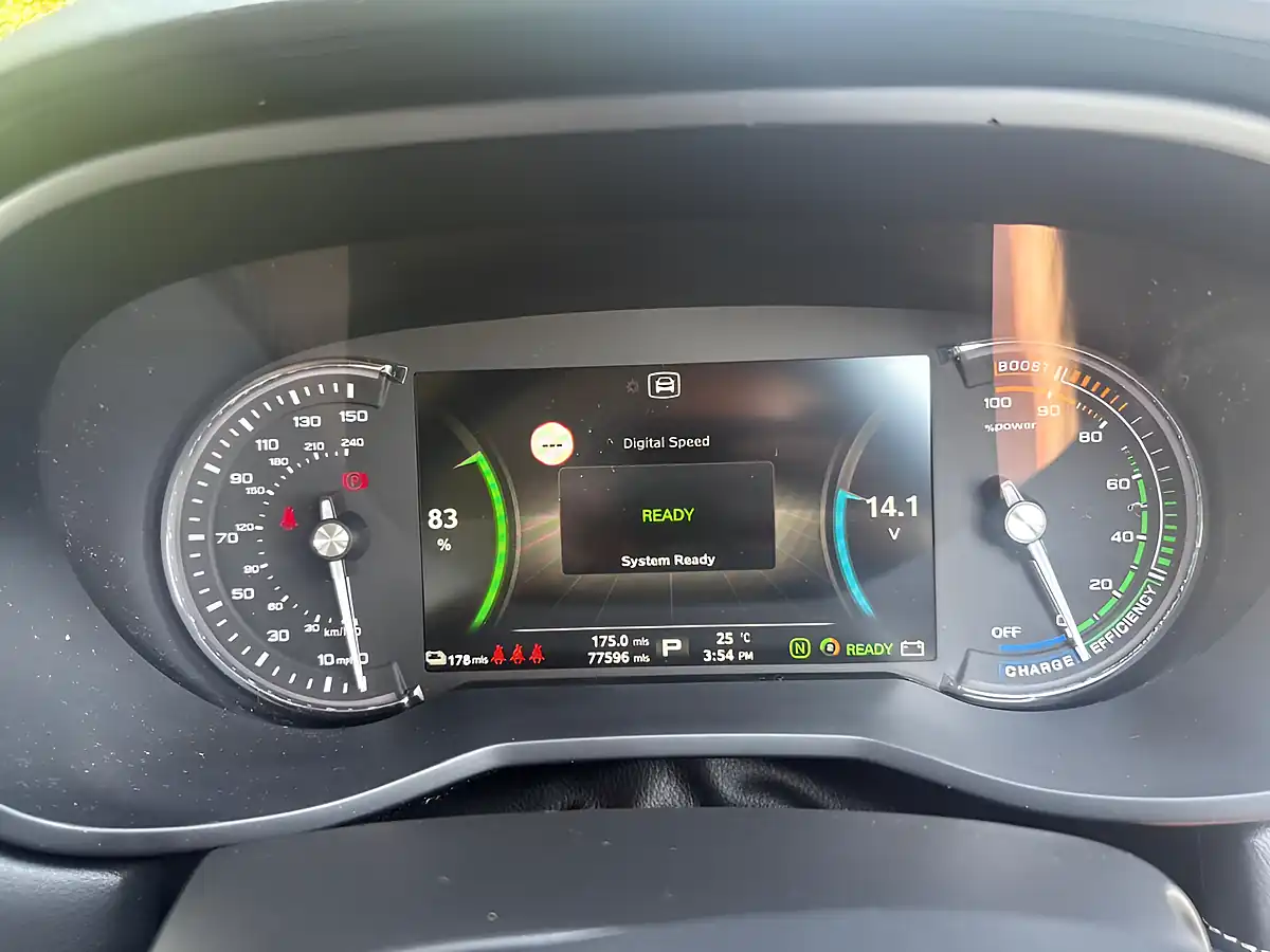Used 2022 MG MG5 Exclusive Long Range Black - Interior and Exterior details 19