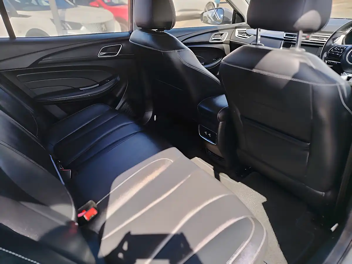 Used 2022 MG MG5 Exclusive Long Range Silver - Interior and Exterior details 12