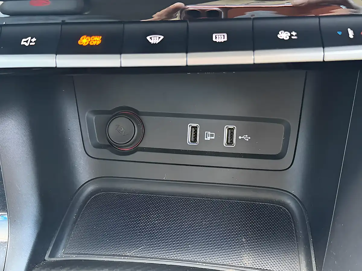 Used 2022 MG ZS Exclusive Orange - Interior and Exterior details 14