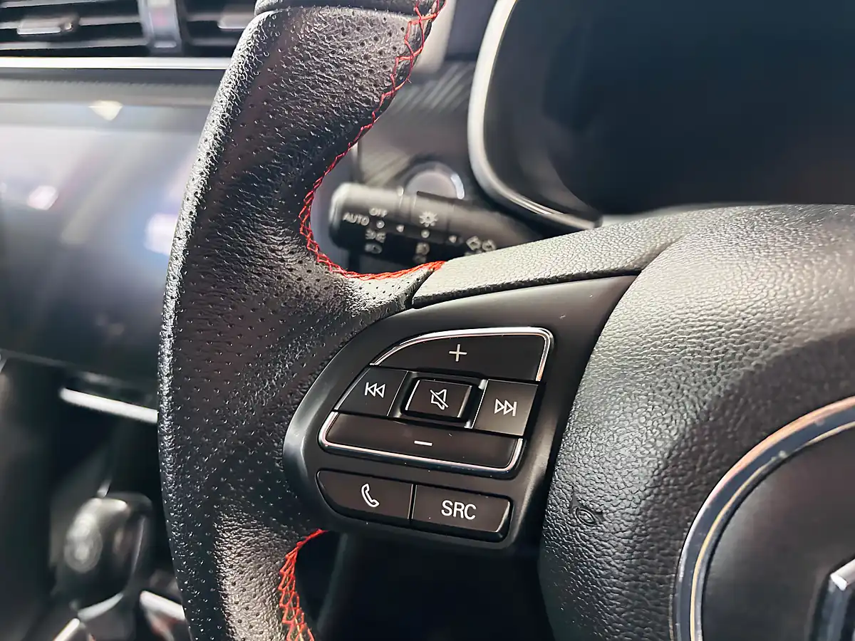 Used 2022 MG Zs Exclusive Red - Interior and Exterior details 17
