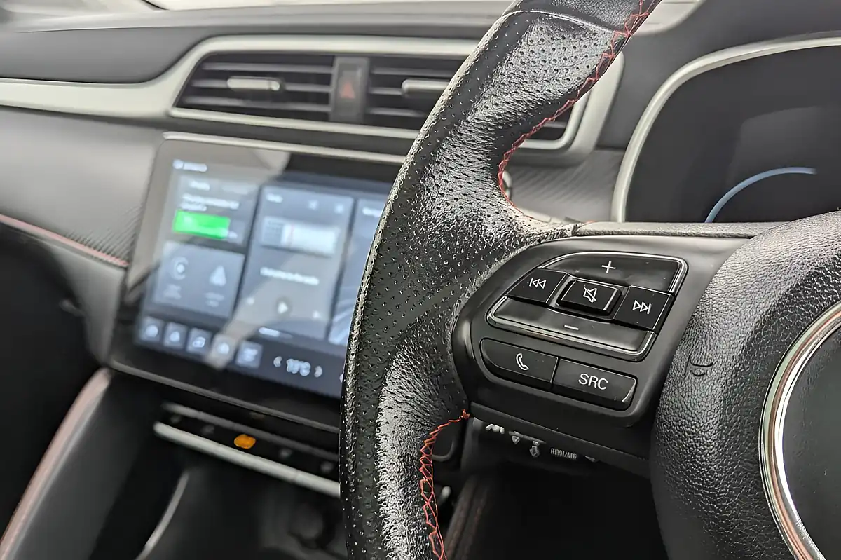 Used 2022 MG Zs Trophy Connect Long Range White - Interior and Exterior details 11