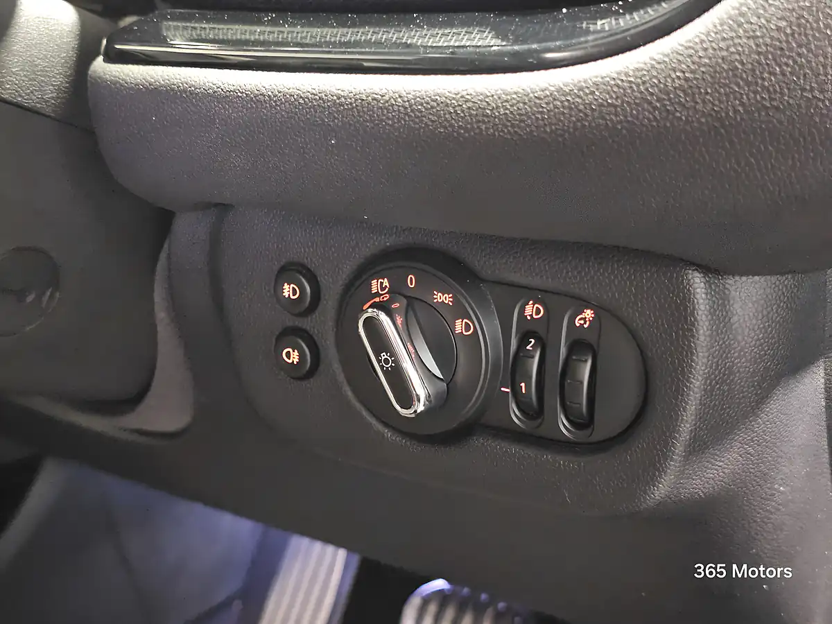 Used 2022 MINI Clubman Sport British Racing Green Iv - Interior and Exterior details 17