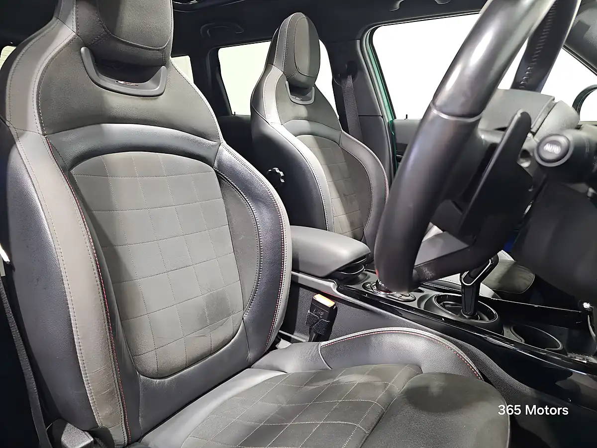 Used 2022 MINI Clubman Sport British Racing Green Iv - Interior and Exterior details 7