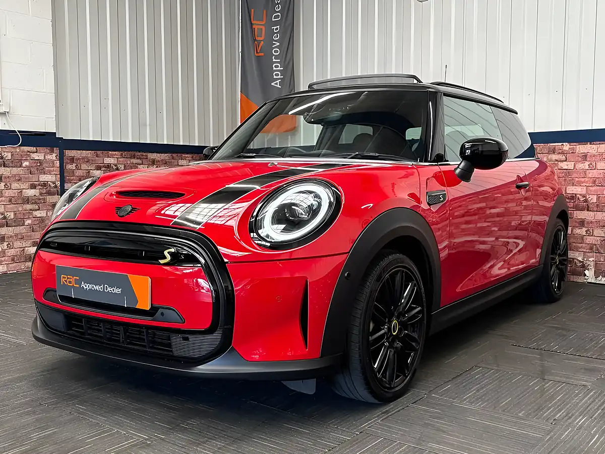 Used 2022 MINI Electric Hatch Cooper Se Level 3 Chili Red - Interior and Exterior details 10