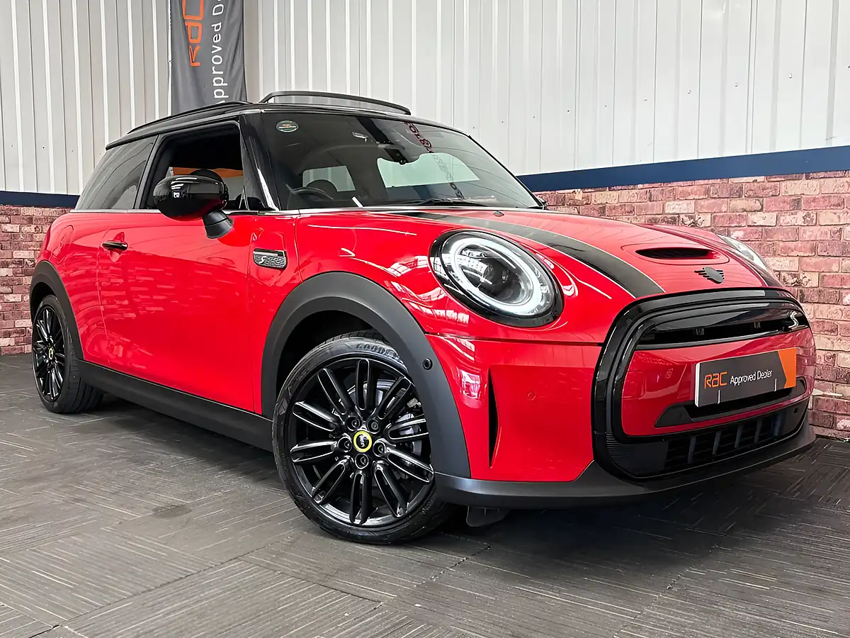 Used 2022 MINI Electric Hatch Cooper Se Level 3 Chili Red - Interior and Exterior details 3