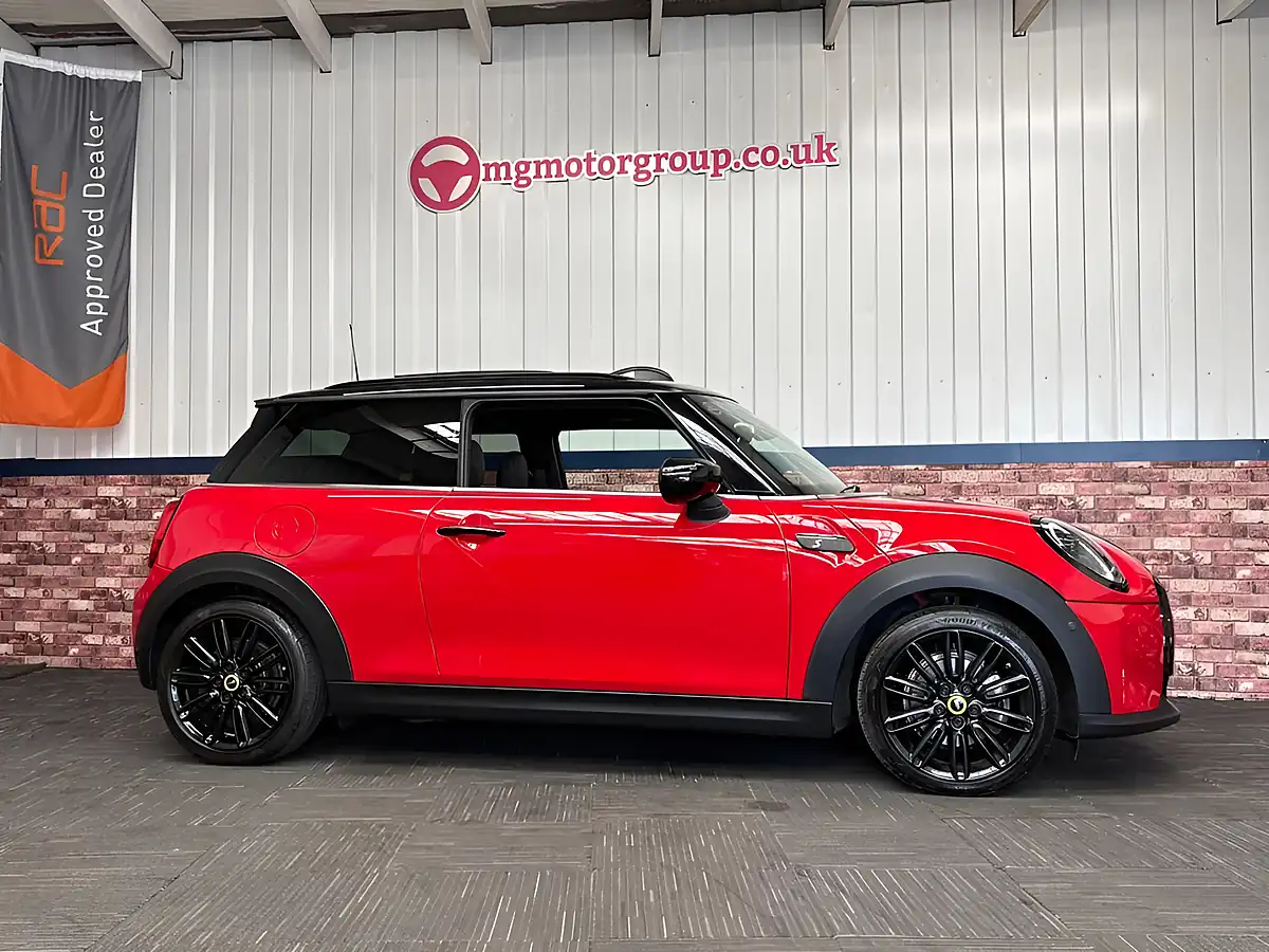 Used 2022 MINI Electric Hatch Cooper Se Level 3 Chili Red - Interior and Exterior details 9