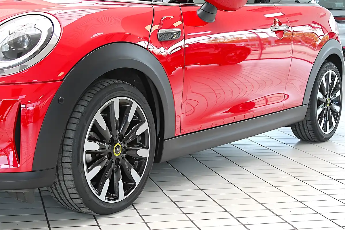 Used 2022 MINI Electric Hatch Level 3 Red - Interior and Exterior details 3