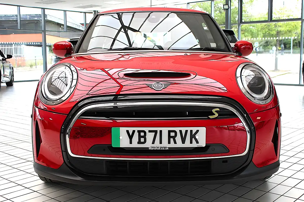 Used 2022 MINI Electric Hatch Level 3 Red - Interior and Exterior details 4