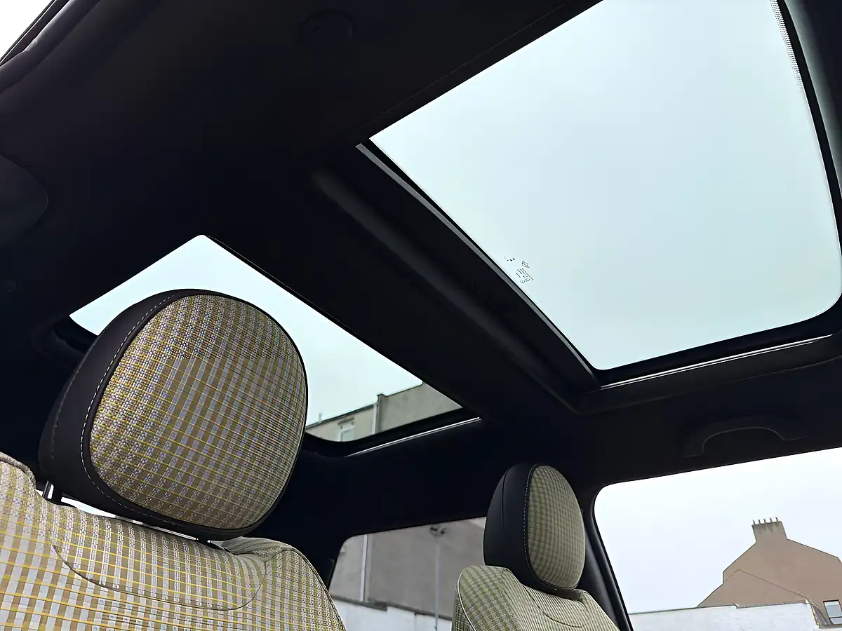Used 2022 MINI Electric Hatch Resolute Edition Green - Interior and Exterior details 19