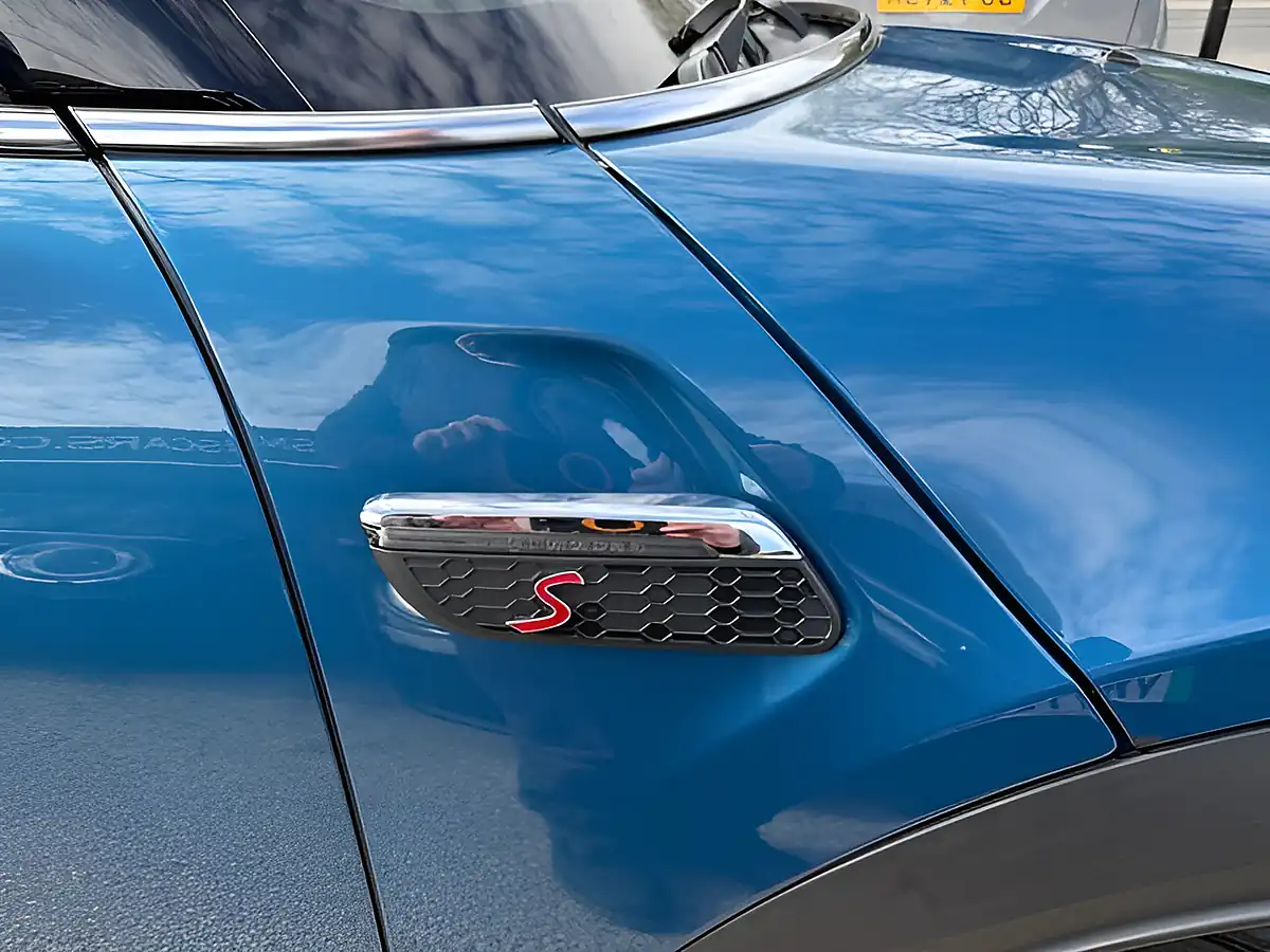Used 2022 MINI Hatch Classic Island Blue Metallic - Interior and Exterior details 10