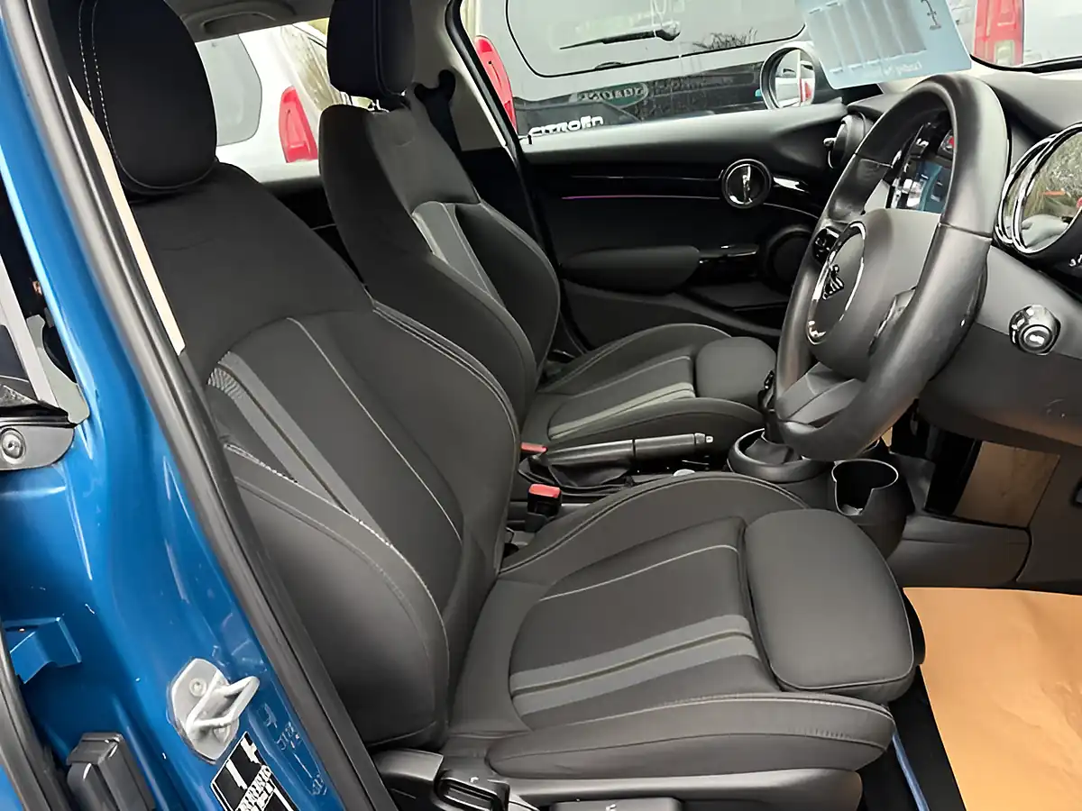 Used 2022 MINI Hatch Classic Island Blue Metallic - Interior and Exterior details 13