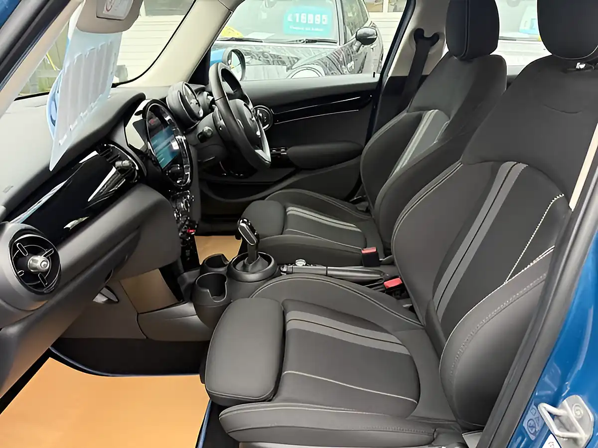 Used 2022 MINI Hatch Classic Island Blue Metallic - Interior and Exterior details 15