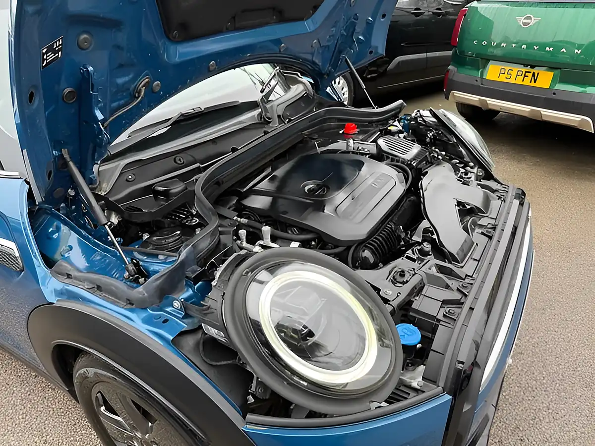 Used 2022 MINI Hatch Classic Island Blue Metallic - Interior and Exterior details 17