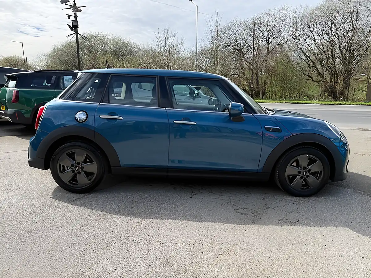 Used 2022 MINI Hatch Classic Island Blue Metallic - Interior and Exterior details 2