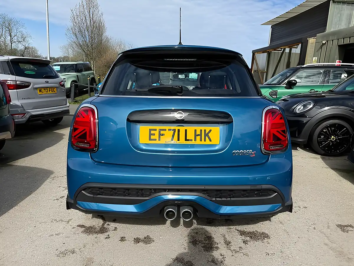 Used 2022 MINI Hatch Classic Island Blue Metallic - Interior and Exterior details 6