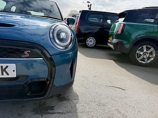 Used 2022 MINI Hatch Classic Island Blue Metallic - Interior and Exterior details 7