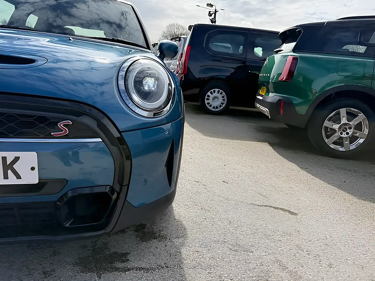 Used 2022 MINI Hatch Classic Island Blue Metallic - Interior and Exterior details 7