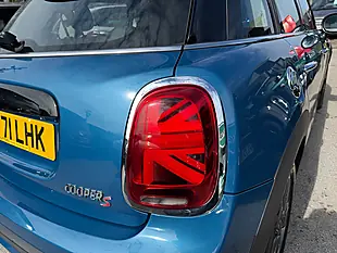 Used 2022 MINI Hatch Classic Island Blue Metallic - Interior and Exterior details 8
