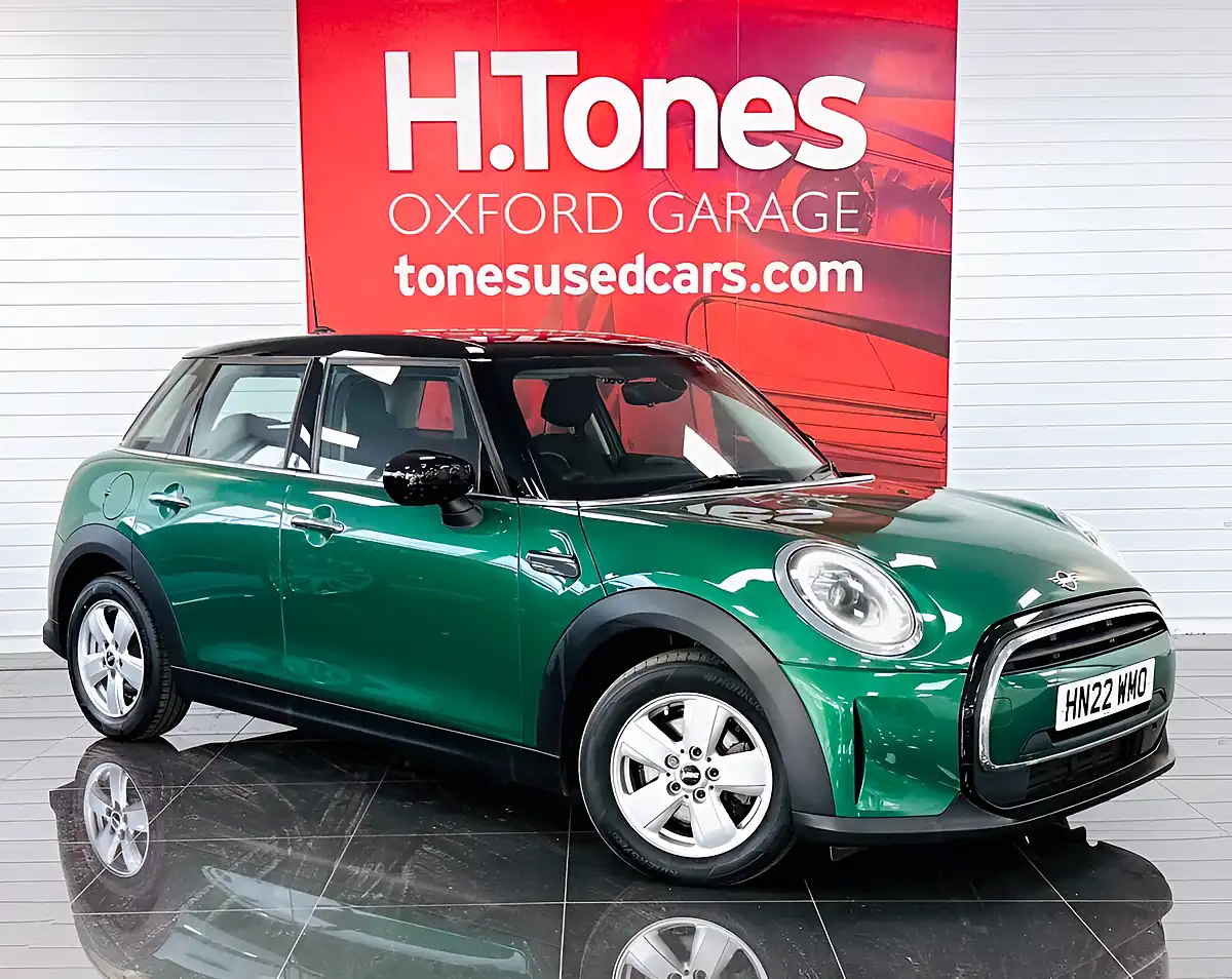 Used 2022 MINI Hatch Cooper Classic Green - Front View