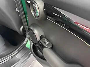 Used 2022 MINI Hatch Cooper Classic Green - Interior and Exterior details 11