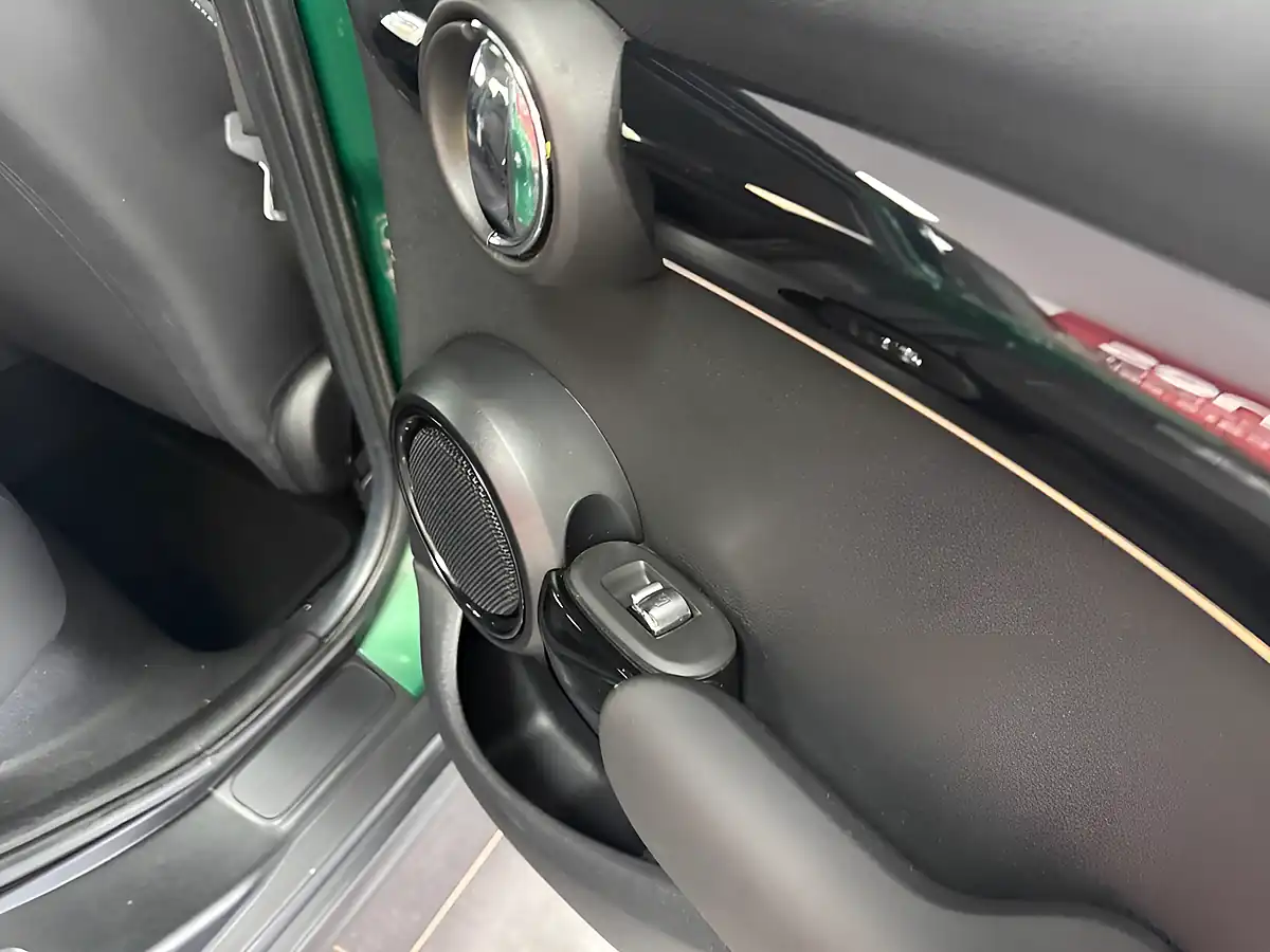 Used 2022 MINI Hatch Cooper Classic Green - Interior and Exterior details 11