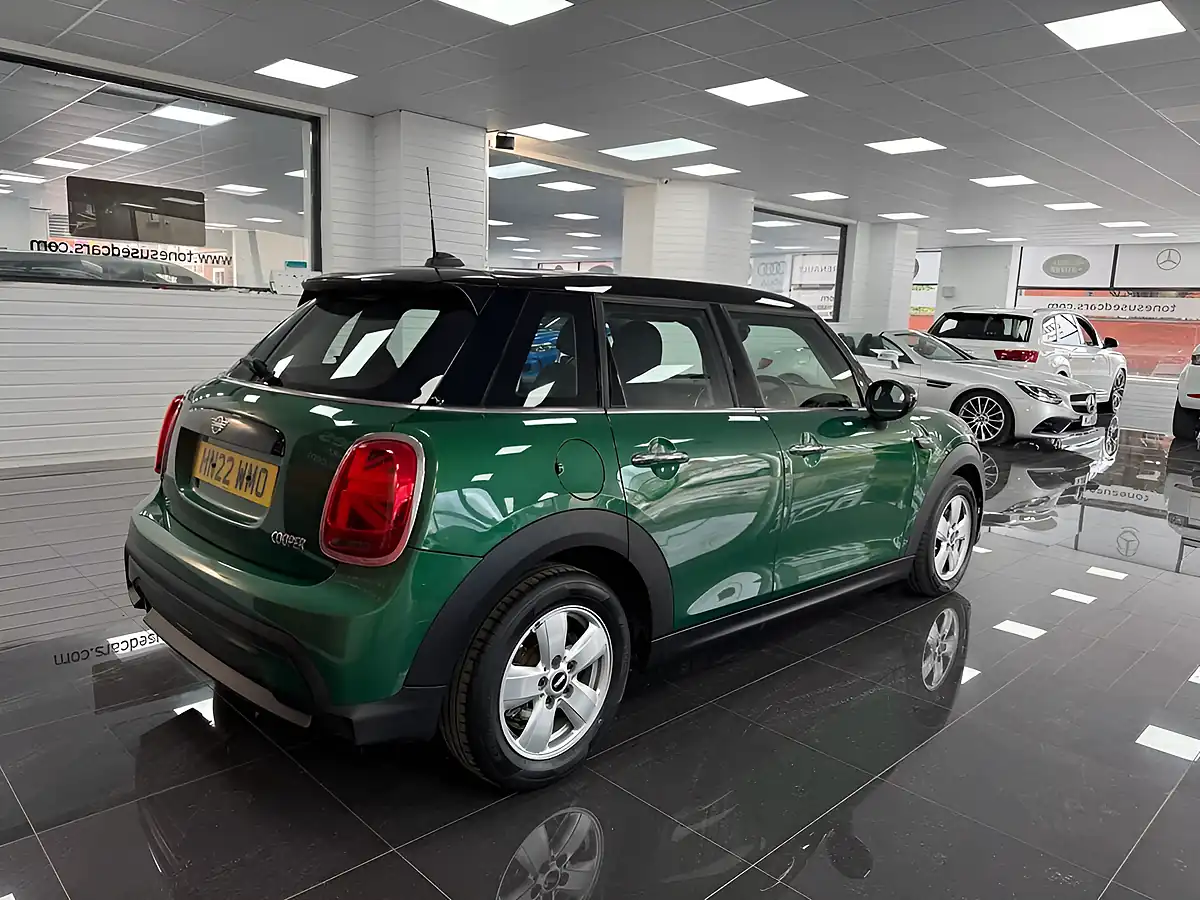 Used 2022 MINI Hatch Cooper Classic Green - Interior and Exterior details 3