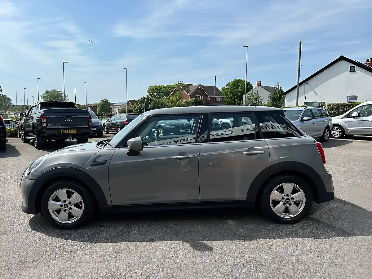 Used 2022 MINI Hatch Cooper Classic Grey - Interior and Exterior details 4