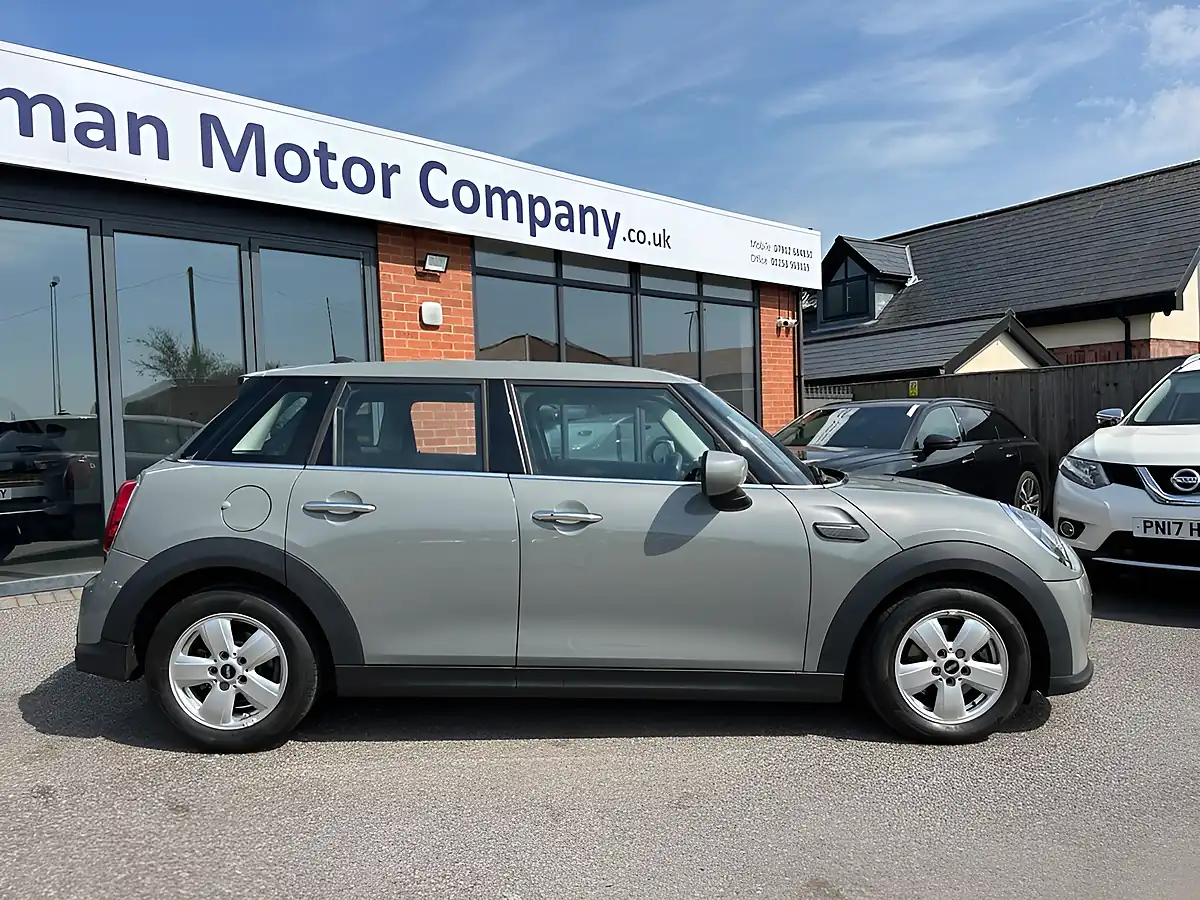 Used 2022 MINI Hatch Cooper Classic Grey - Interior and Exterior details 8