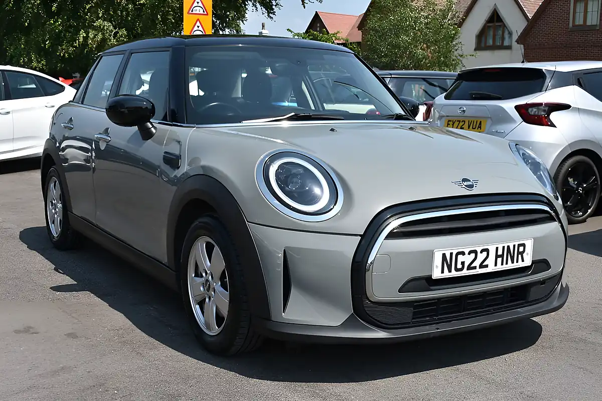 Used 2022 MINI Hatch Cooper Classic Grey - Front View